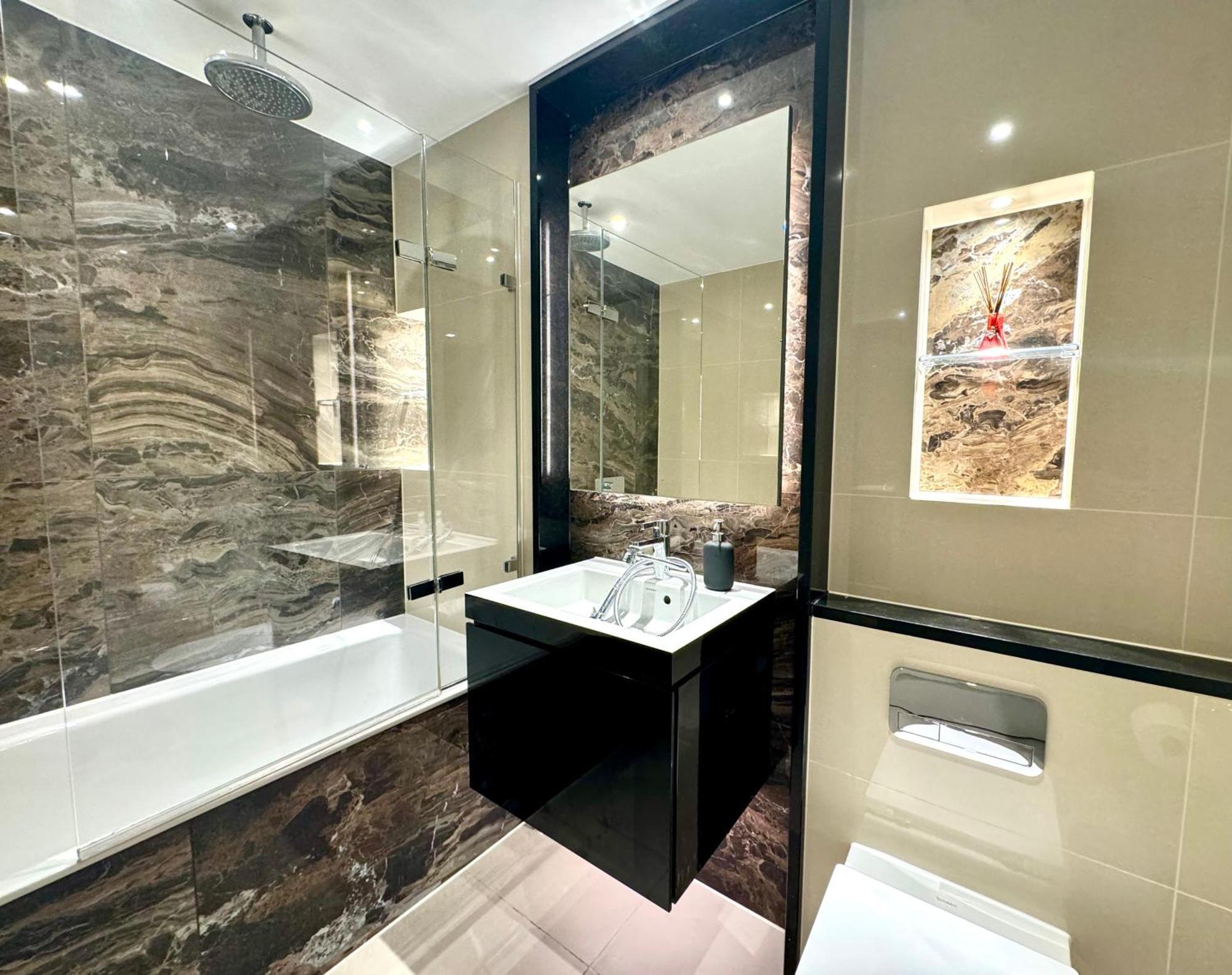 2 Bedroom Luxury Edgware Road By Wild Apartment